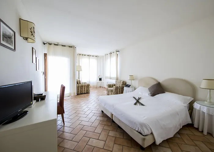 Castello Di Hotel Montegridolfo