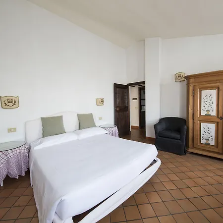 Castello Di Montegridolfo Hotel 4*