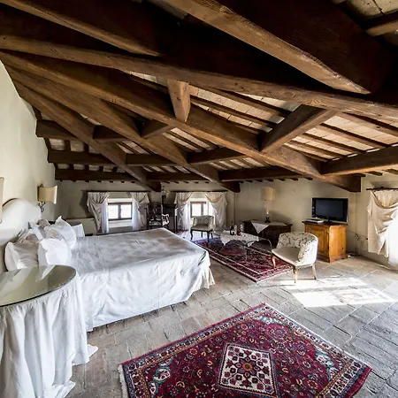 Castello Di Montegridolfo Hotel 4*