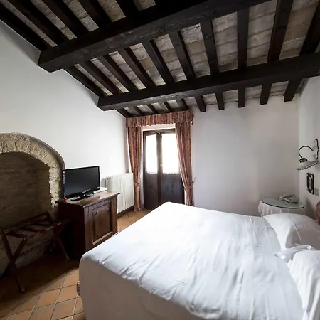 Castello Di Hotel Montegridolfo
