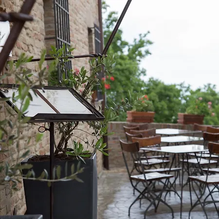 Hotel Castello Di Montegridolfo