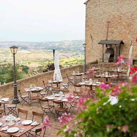 Castello Di Hotel Montegridolfo